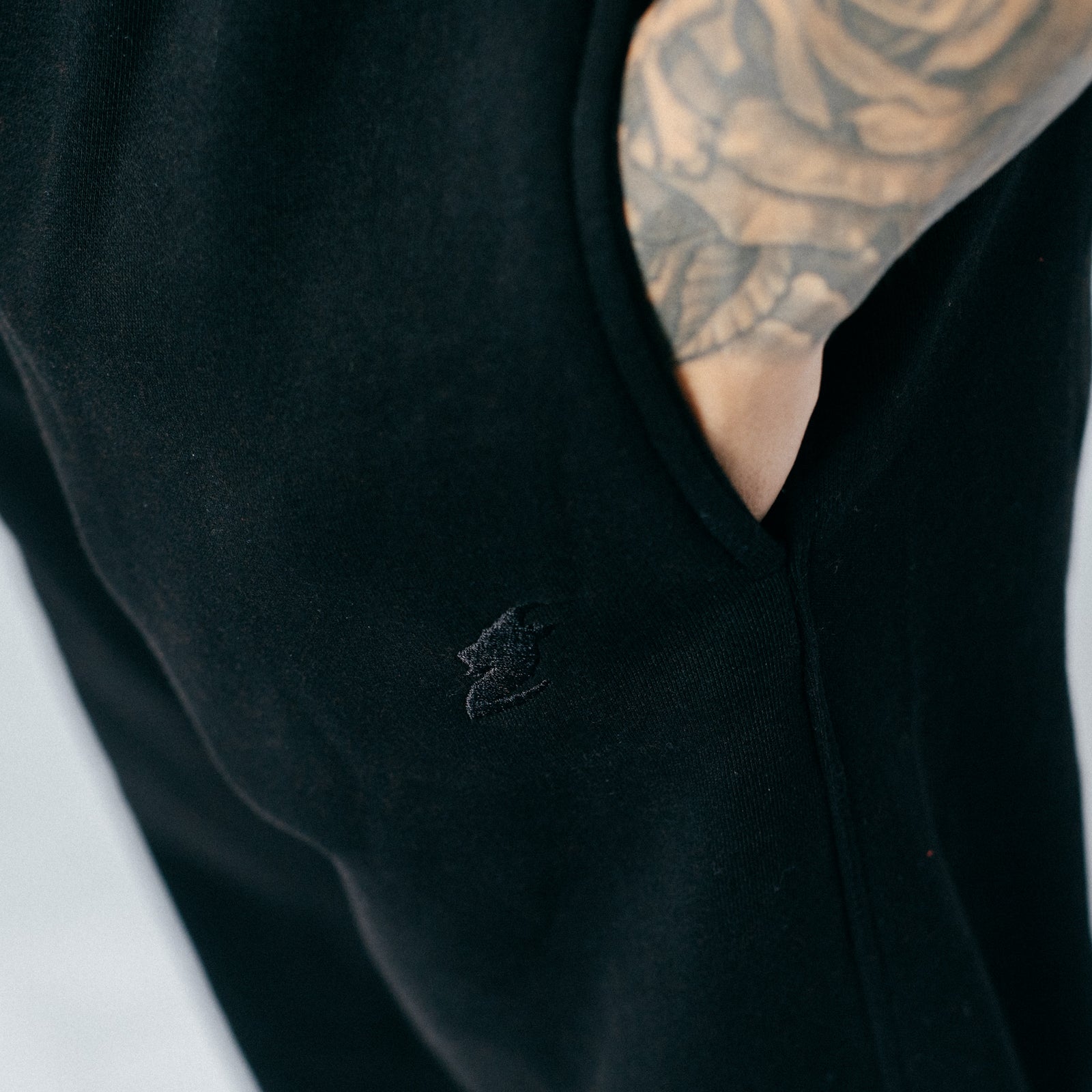 Crest "OH" Sweatpants (Black)