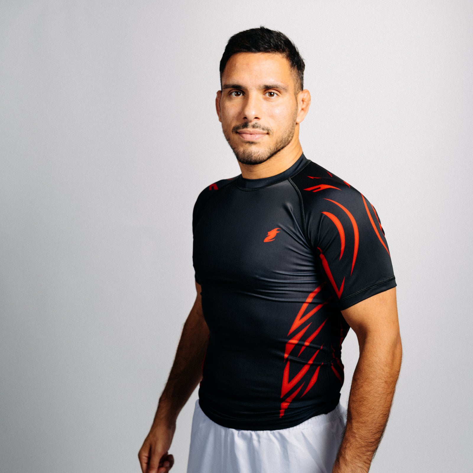 Lyhythihainen Rash Guard "ARROW" Series | Punainen / Musta