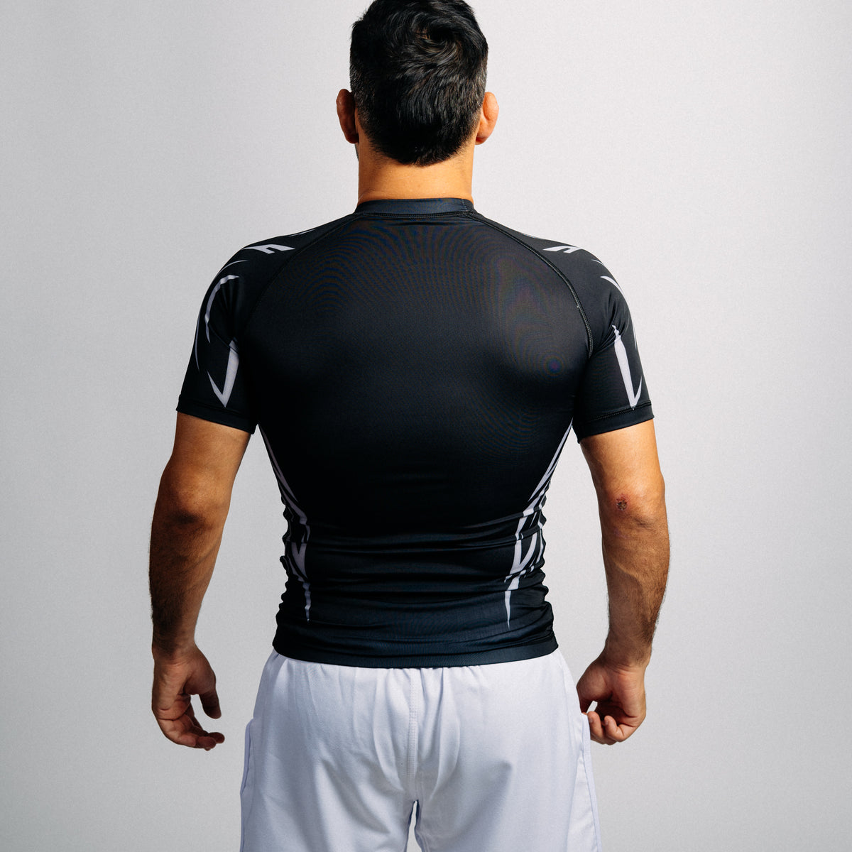 CREST - Rash Guard "ARROW" Series | Silver / Black (short)