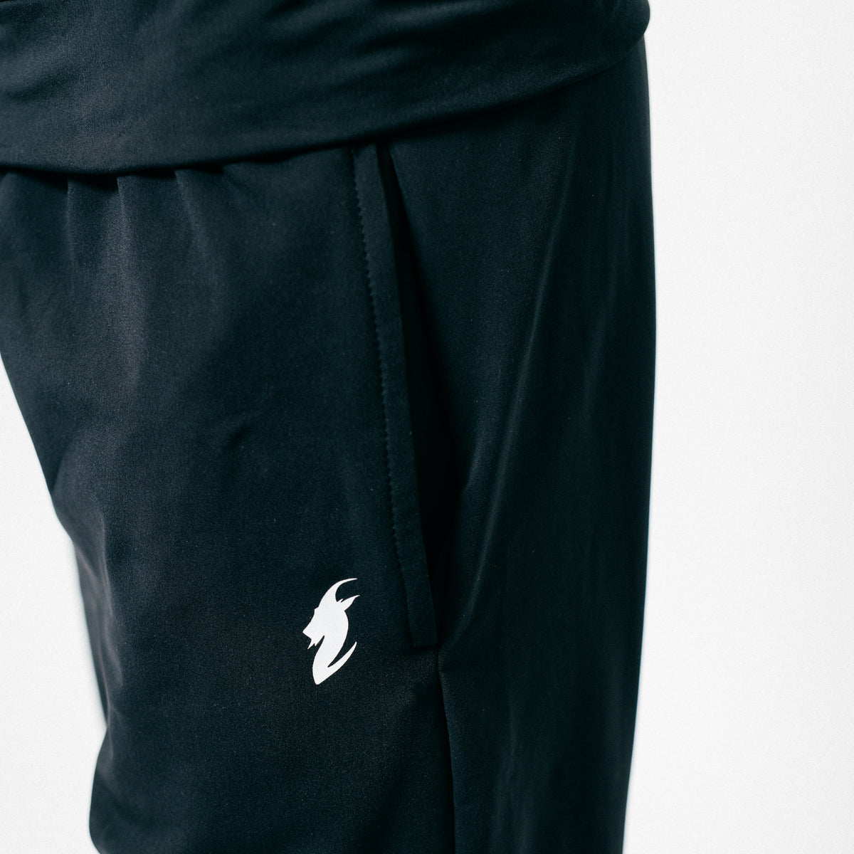 Crest "GOAT" Verryttelyasu