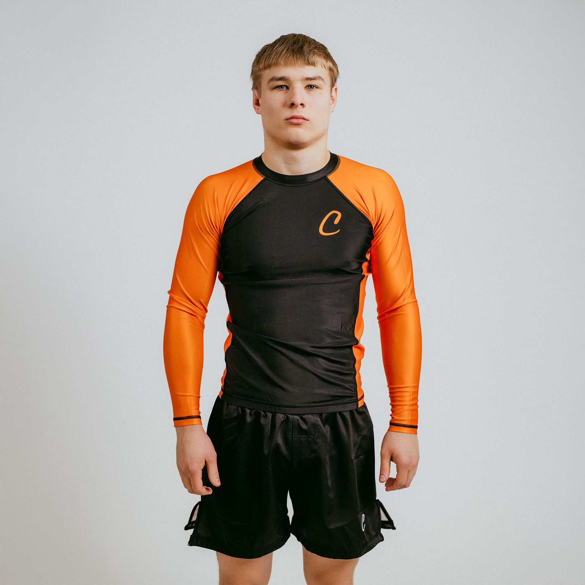 Pitkähihainen rash guard – ”C” logolla - musta