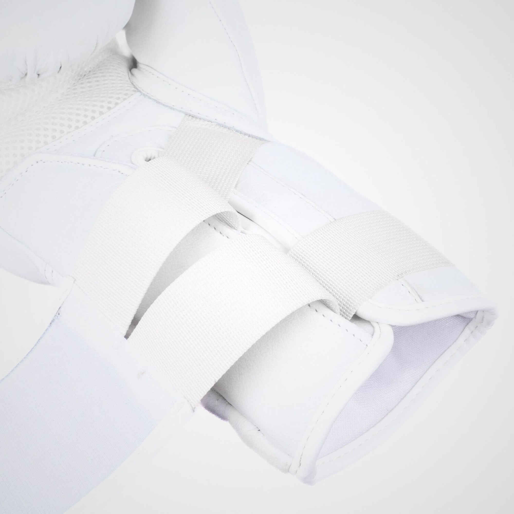 Crest Boxing Gloves "Pico 1" | White